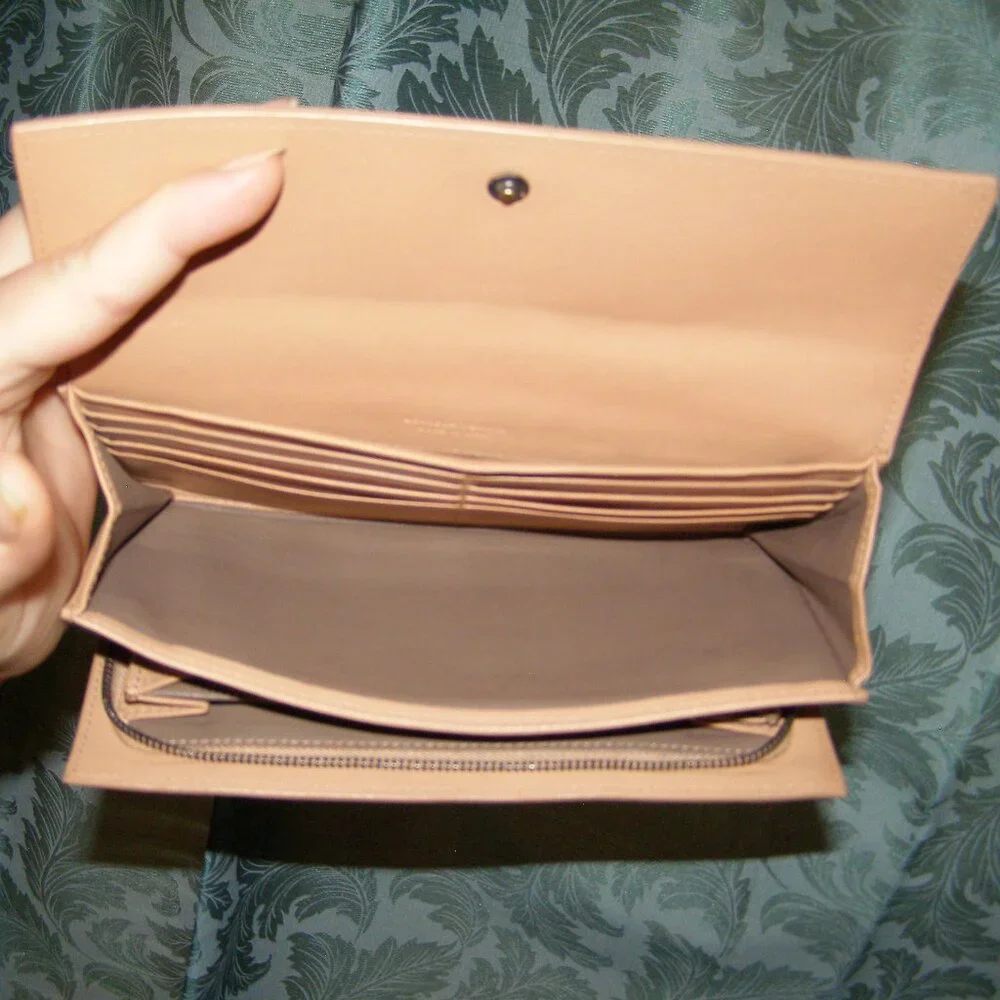 Bottega Veneta Intrecciato Nude/Tan Flap Wallet EUC